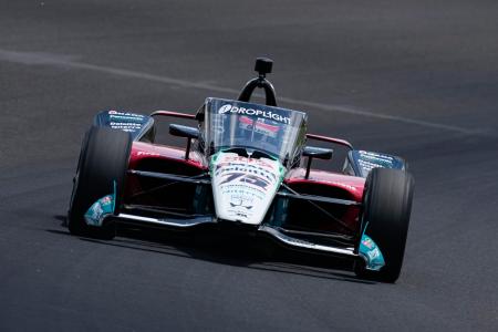 　予選で走行する佐藤琢磨＝１７日（ＡＰ＝共同）