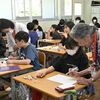 那須烏山の 伝統行事 山あげ祭　当日に向け、荒川小で俳句の出前授業　愛好家が指導