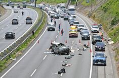 宇都宮の東北道で重体事故　普通貨物自動車が大破　午後2時45分現在、下…