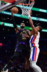 八村は右脚痛で欠場