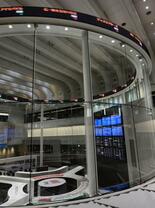 東証、終値は２１６円安