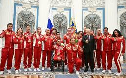 ロシア大統領、パラ選手に勲章