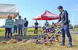 刈り払い機の操作練習真剣に