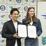 五輪金マフチフ選手に塩原の化粧水贈呈　那須塩原市長が都内で懇談　世界陸上・ウクライナ選手団、事前キャンプ受入れで