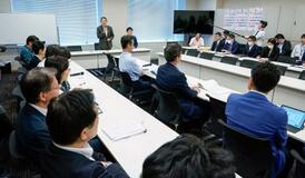 皇室典範、中道は条件付きで賛成