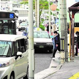 レンタカーをバス停前で引き渡し？　バス横付けできず...利用客、車道歩いて乗車
