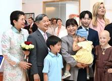 両陛下、小児がんセンターを視察