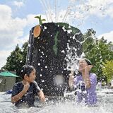 ８方向に噴き出す水流が人気　夏休み水遊びイベントにぎわう　モビリティリゾートもてぎ