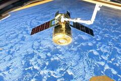 新型補給機が宇宙基地離脱