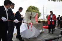 斬新な「シウマイ像」完成　鹿沼