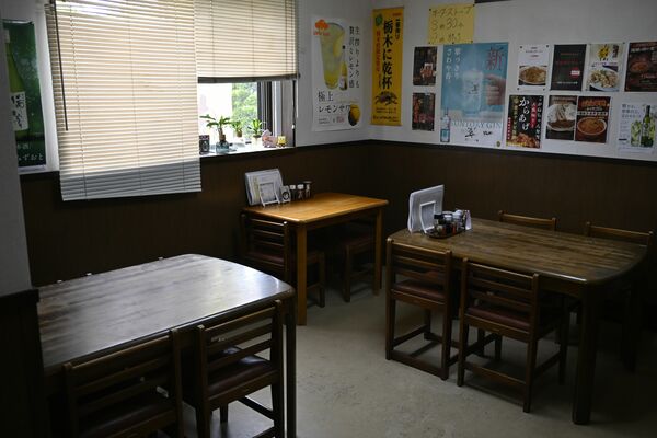 ともゑの店内