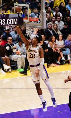 　ペリカンズ戦で攻めるレーカーズの八村＝ロサンゼルス（ＮＢＡＥ・ゲッティ＝共同）