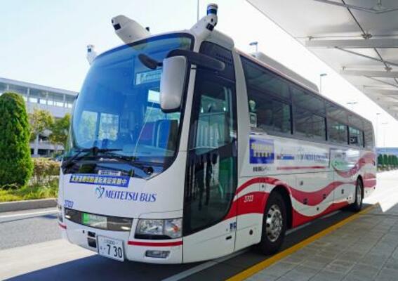 　実証実験が行われた自動運転バス＝２６日午前、愛知県常滑市