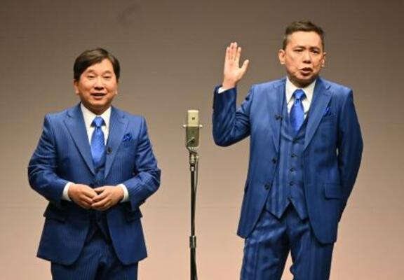 「爆笑問題」の田中裕二(左)と太田光=東京都内