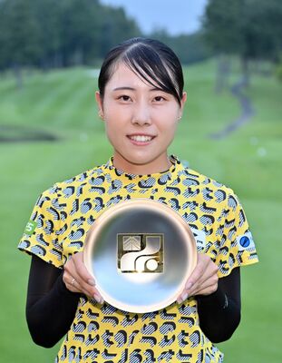 一般女子の部で２度目の優勝を果たした横山（さくら）＝５日午後５時20分、ピートダイＧＣＶＩＰコース