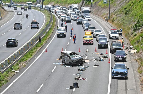 東北自動車道の事故現場＝31日午後０時10分、宇都宮市下荒針町