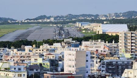 沖縄県宜野湾市の米軍普天間飛行場＝９月４日