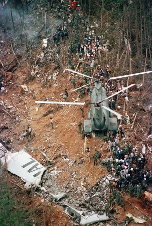日航ジャンボ機墜落事故の現場＝１９８５年８月１３日、群馬県上野村