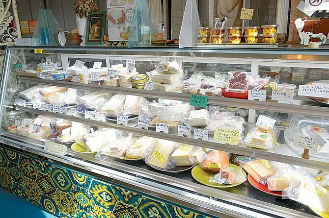店頭には常時70種のチーズが並ぶ