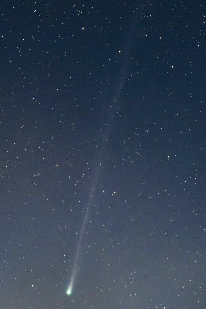 緑色に輝くパンスターズ彗星＝13日午前４時２分、日光市所野、北山さん撮影