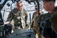 米とキューバの軍高官会談