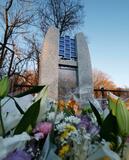 スキーバス事故１０年で献花