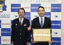 中央分離帯歩く高齢者を保護