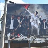 つい見てしまう、宇都宮・新４号の「名画なりきり」看板　足場業界に「革命」起こす？