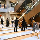 演奏披露、買い物客魅了　足利カンマーオーケスター
