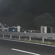 栃木市の東北道通行止め続く　事故の影響で岩舟JCT－栃木IC間