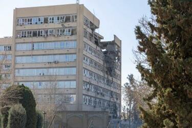 イラン在留邦人、初の退避