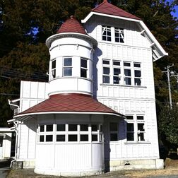 宇都宮市水道資料館（日光）　大正時代・国登録　赤と白の対比愛らしく　水道の技術と歴史伝える