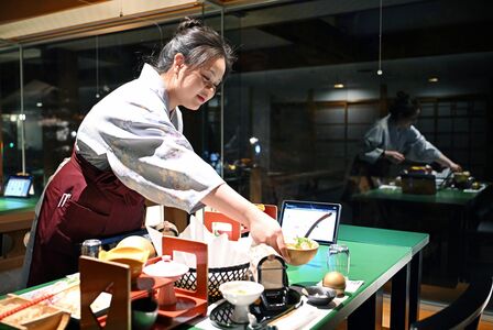 日光のホテルで働く外国人技能実習生　憧れた日本でかなえた夢　最後まで心込め接客【夜に見つめる】