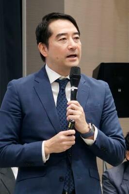 記者会見する茨城県つくば市の五十嵐立青市長=13日午前、つくば市