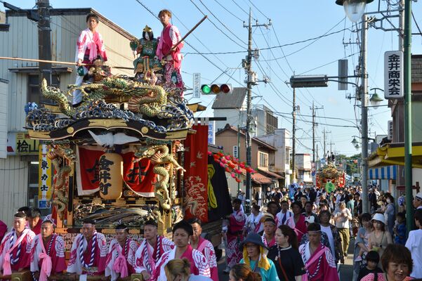 ６町の大屋台が練り歩いたパレード