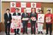 ピザの発売を報告した光岡取締役専務執行役員（左から２人目）と福田知事（同３人目）ら＝28日午後、県庁