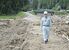豪雨被害も受けた被災地を歩く浅沼さん＝30日午前10時40分、石川県輪島市門前町、磯真奈美撮影