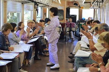 大人気の「うたごえ列車」