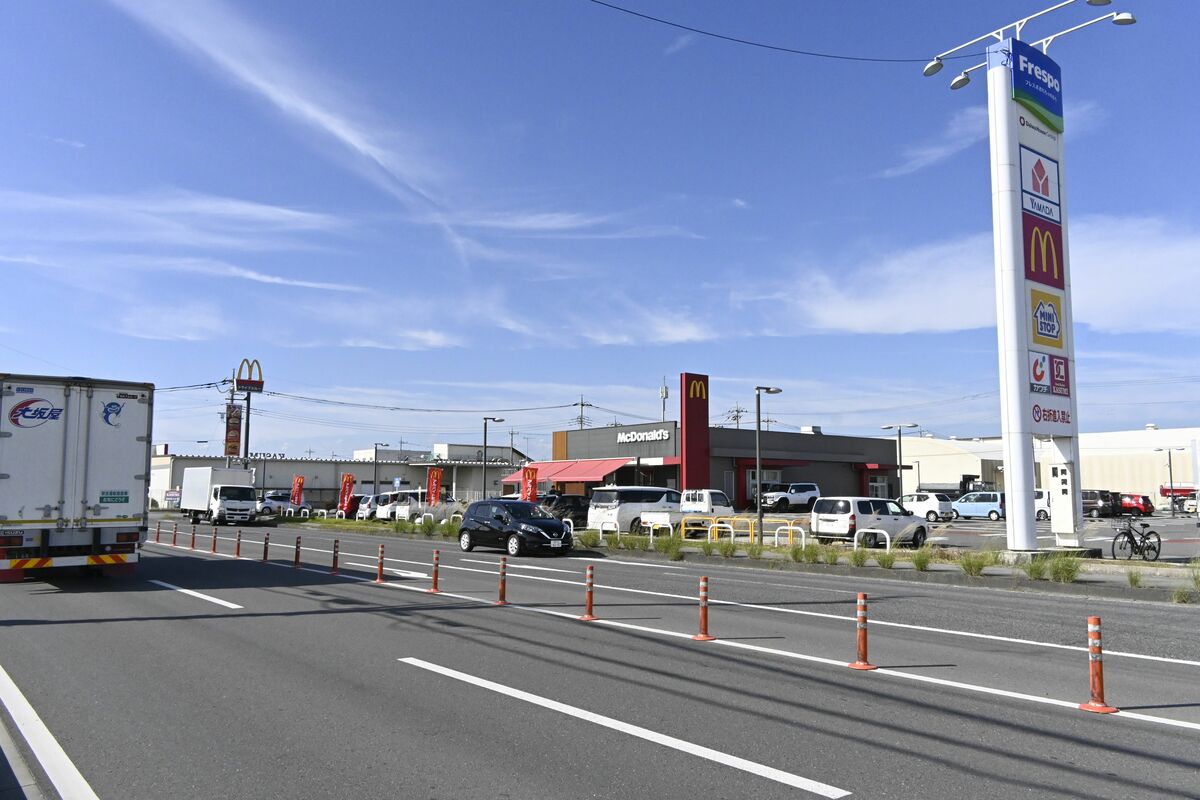 現在は飲食店や薬局、スーパーなどが立ち並ぶ壬生町東部