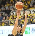 宇都宮ブレックス 小川敦也が攻撃の中心に君臨 新境地、プロ入り後最多の3P放つ 群馬戦