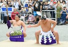 両横綱、熱田神宮で奉納土俵入り