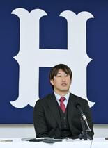 広島・小園、１億５千万円で更改