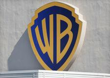 米ワーナー、全事業売却も検討