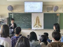 「授業でＡＩ」世界平均の半分