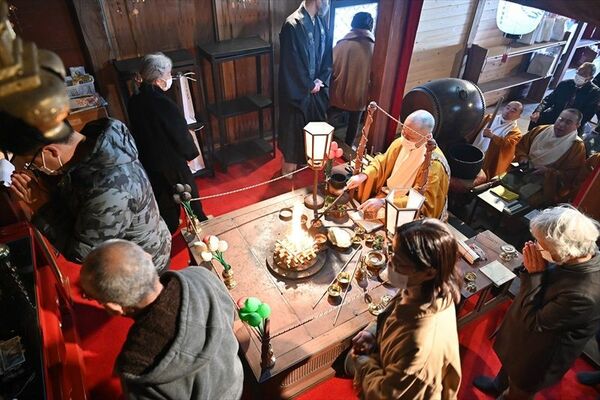 常楽寺録事堂で行われた護摩修行