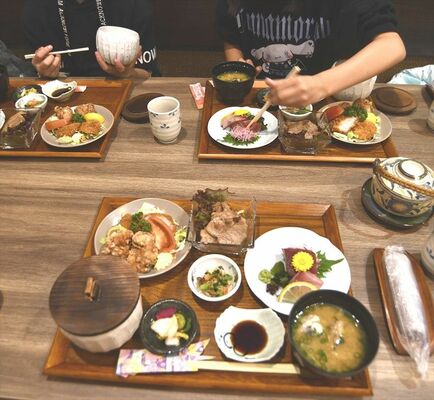 子どもたちを笑顔にした夕食