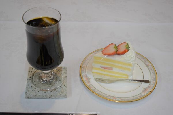 渡辺棋王の午後のおやつ「いちごショート」とアイスコーヒー