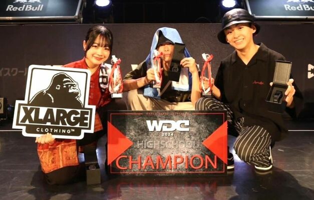 高校生部門に出場し優勝した吉田さん（左）