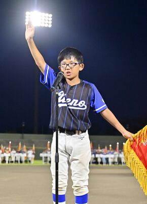 選手宣誓する植野クラブの橋本主将
