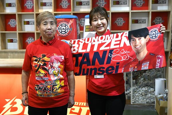 スタッフお薦めの宇都宮ブリッツェンと「弱虫ペダル」のコラボTシャツとリアルプリント選手タオル